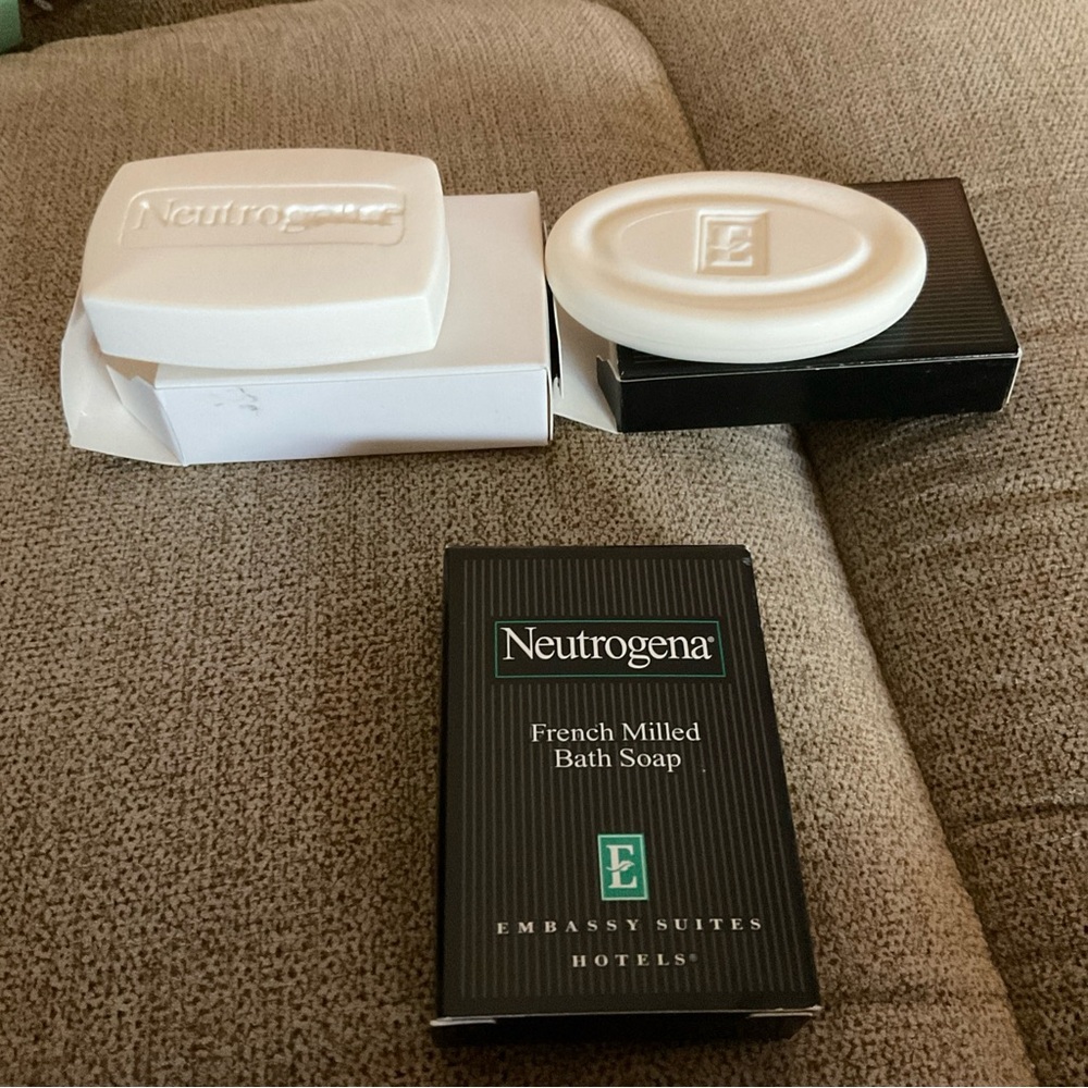 Neutrogena French Milled Soap 3 Travel size bars 2 hand 1 bath